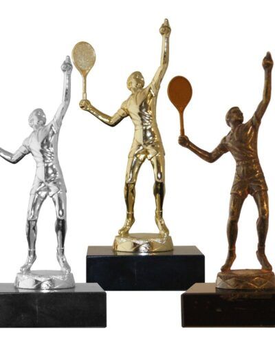 Tennis herre statuett i metall.