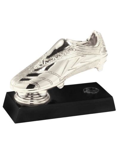 Fotballsko i sølvvalør, med hint av gulldetaljer