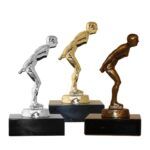 Svømmestatuett i metall dame